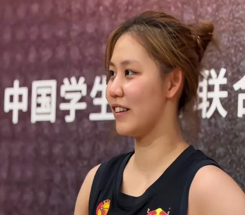 女籃19歲新星崛起，半決賽狂轟30分，曾獲MVP，宮魯鳴或召她試試