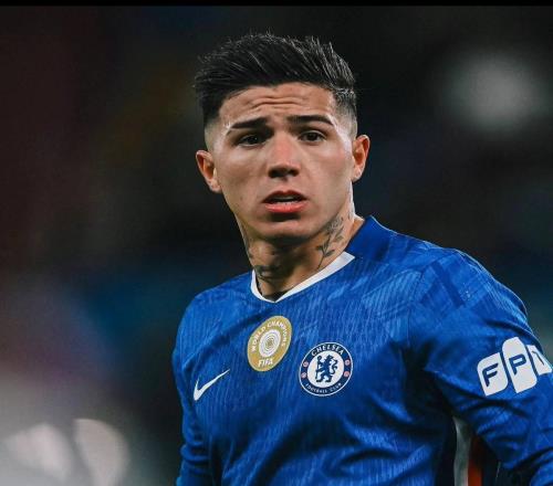英媒:盡管爭議不斷,但切爾西不打算在夏窗出售恩佐