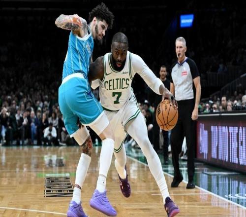 13戰(zhàn)11勝！綠軍逆轉(zhuǎn)黃蜂：布朗35+9本季破2000分三球36+5+6