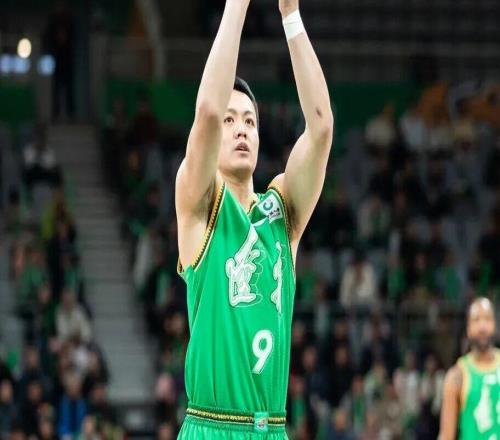 趙繼偉27分6籃板8助攻全隊5人得分上雙遼寧本鋼主場112：103戰(zhàn)勝福建晉江文旅