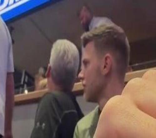 約基奇哥哥看臺(tái)"護(hù)弟"：3次前科在身，掘金專門給他開了個(gè)包廂