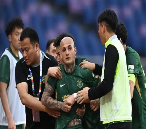 薅頭發(fā)罰4場+推隊友被裁！足籃球連出重拳，洋“大牌”特權(quán)到頭了