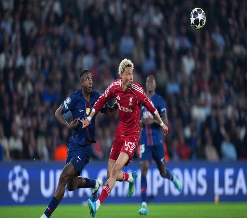 TA：紅軍五后衛(wèi)只演練了兩天?；倏说谋憩F(xiàn)與戰(zhàn)術(shù)保守有關(guān)