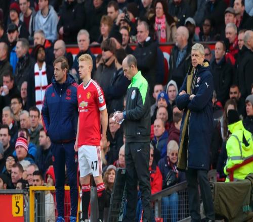 太陽報：前曼聯(lián)中場轉行當旅行社經(jīng)紀人，曾和拉師傅一同亮相