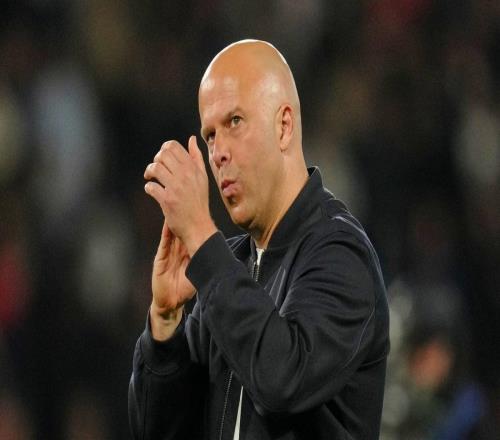 利物浦?jǐn)[大巴翻車：5后衛(wèi)死守仍丟2球