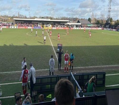 阿森納女足主場(chǎng)3年沒擴(kuò)建，球迷發(fā)現(xiàn)座位比對(duì)手少一半