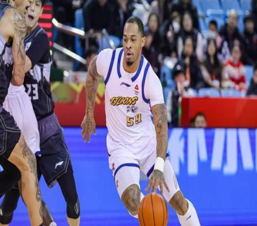 砍36分15板12助！這才是CBA頂級小外援，布朗回來要給他打替補(bǔ)