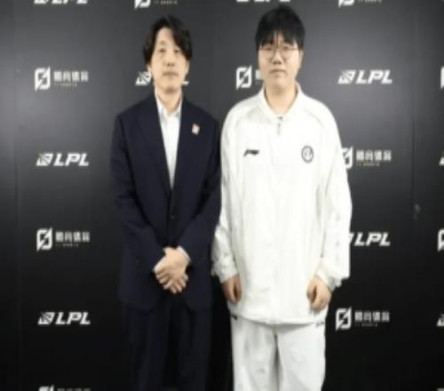 JiaQi：Meiko能讓我玩得更穩(wěn)健一些，在游戲里他會拉住我