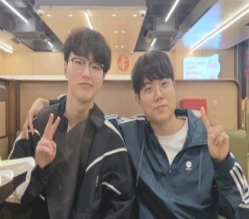 Cuzz分享與PerfecT聚餐合照：和昇玟一起