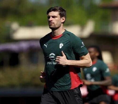 記者丨許多人都在呼吁改變陣型