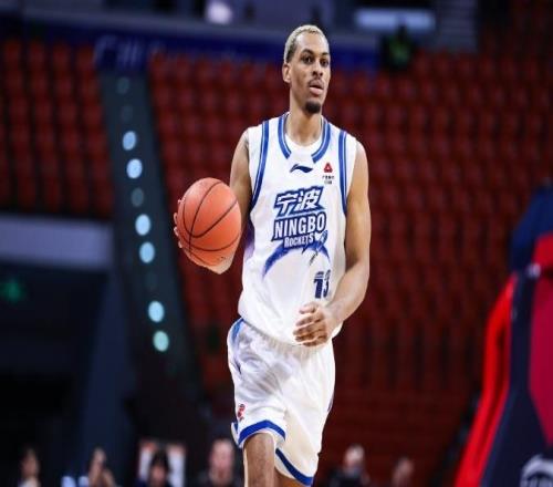 CBA罰單：寧波主場(chǎng)觀眾向主隊(duì)扔煙盒罰3萬(wàn)貝茲利引內(nèi)訌是起因