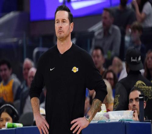 雷迪克開場16秒撤下范德彪，賽后稱"只是正常交流"