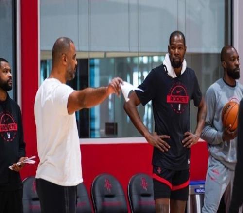 23歲控衛(wèi)轉(zhuǎn)正！火箭隊(duì)季后賽15人陣容出爐！4控衛(wèi)齊聚，1號(hào)位升級(jí)