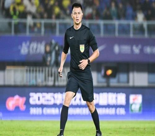 李海新主哨上海德比！爭(zhēng)議數(shù)據(jù)曝光，海港4連敗，德比申花5戰(zhàn)不敗