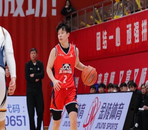 砍17分9助攻！中國(guó)女籃25歲后衛(wèi)復(fù)蘇再?zèng)_冠：宮魯鳴召回她