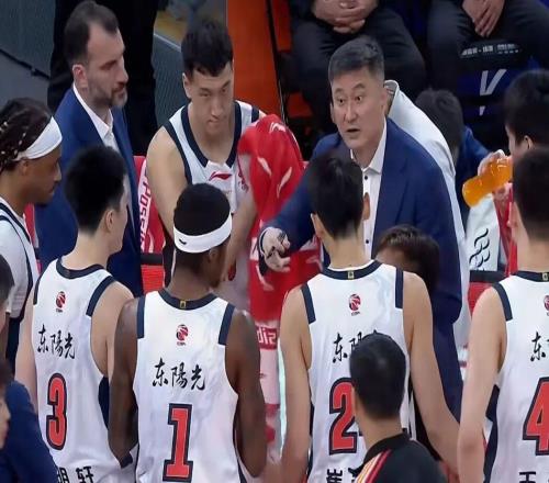 曝廣東男籃鎖定救火外援，NBL蓋帽王將加盟，身高2米13場均17+11