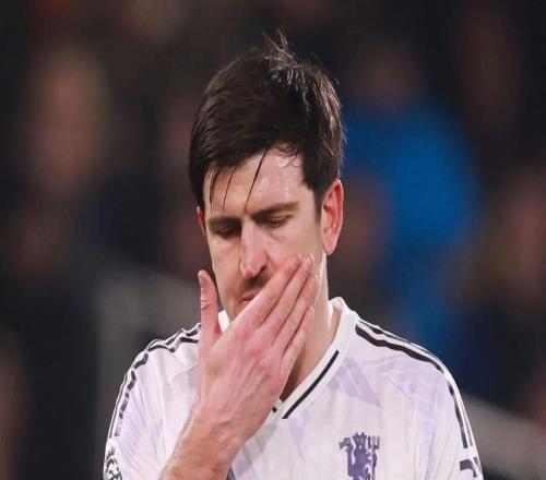 太陽報：自卸任曼聯(lián)隊長職務以來，馬奎爾反而成為更出色的球員