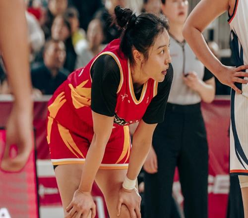 恭喜！中國女籃26歲1米86悍將進總決賽，微笑放話：有信心拿冠軍