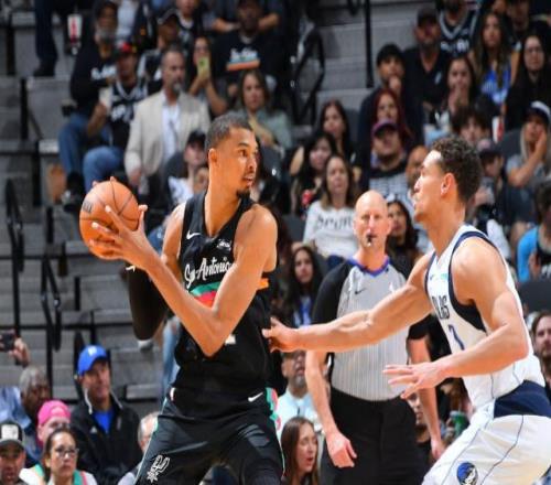 比肩大衛(wèi)羅賓遜！文班復(fù)出砍40+13+5獲評(píng)獎(jiǎng)資格