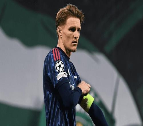 厄德高：在客場(chǎng)旅途隊(duì)內(nèi)飛行棋賽中，我和哈弗茨暫時(shí)領(lǐng)先