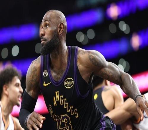 全力詹上線果然兇猛：湖人鎖定首輪主場優(yōu)勢