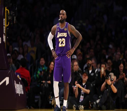 詹皇61%命中率掀桌：湖人藏了3場的殺招，勇士沒撐過半場