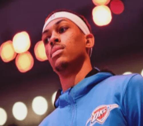 17歲賺了一百萬美元，25歲被CBA裁員