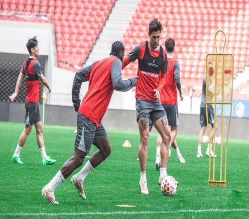 上海德比還沒開打，兩位主帥就隔空大戰(zhàn)！特謝拉的情緒誰說了算