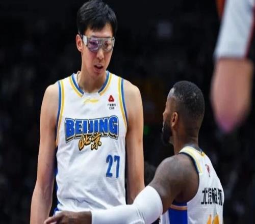 北京首鋼拒絕輸球！全力擊敗上海隊，麥基對位懷特塞德，央視直播