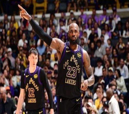 雷迪克：我們需要詹姆斯來組織、得分、防守和搶籃板他非常出色