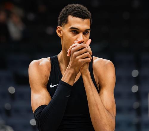 馬刺19分大勝獨(dú)行俠！文班狂轟40分13板5助2帽，弗拉格空砍33+6+5