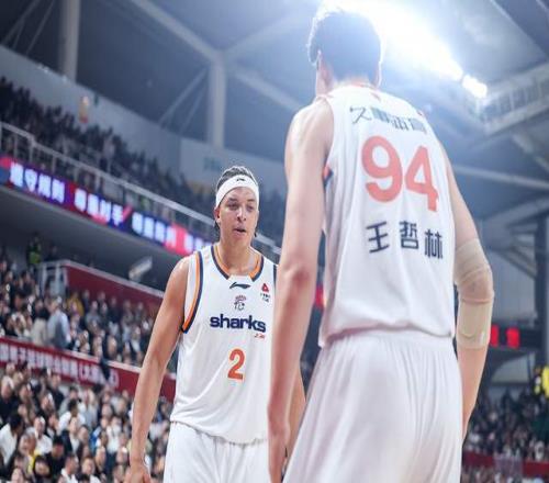 CBA積分榜最新排名出爐！上海18連勝一馬當(dāng)先，廣東北京針?shù)h相對(duì)