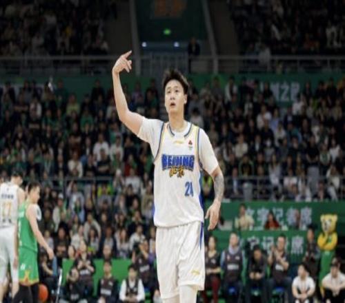 媒體人：趙睿目前處于治療恢復(fù)期，4月17日戰(zhàn)山東會(huì)再進(jìn)行評(píng)估