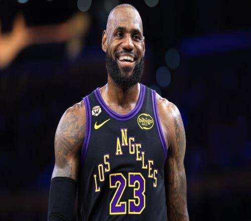 詹姆斯狂砍28+12，41歲老頭把太陽(yáng)打崩了