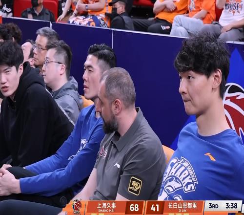 CBA：上海隊?wèi){什么18連勝小將6場20加，豪取11連勝