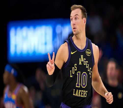 難得打出攻守兼?zhèn)涞谋憩F(xiàn)！湖人后場新援也在適應后場核心的角色