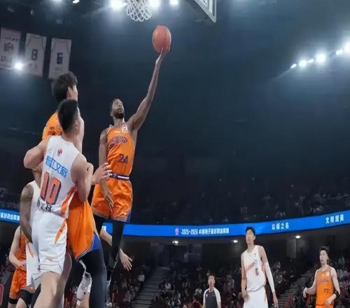 隨著上海18連勝，廣東大勝33分，CBA最新排名出爐！廣廈排第2