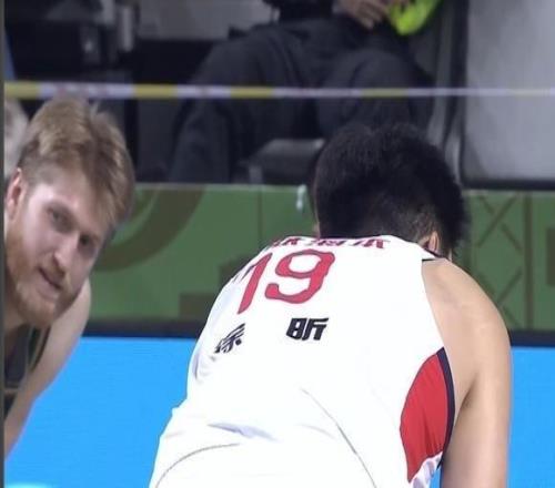 離開廣東男籃徹底起飛！徐昕21+11板4帽領(lǐng)跑新賽季最具進(jìn)步球員