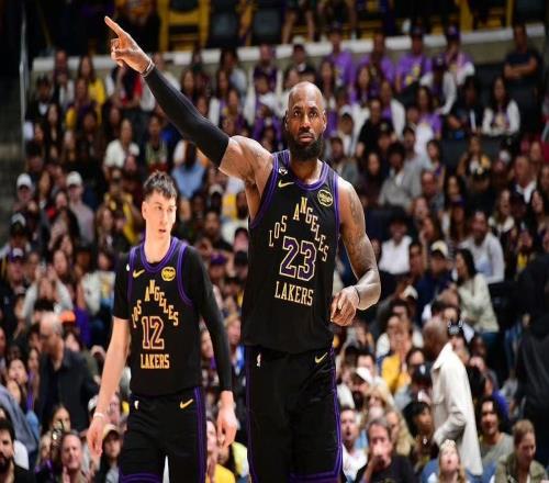 湖人28分大勝！鎖定西部前四，詹姆斯28+12夢回巔峰，肯納德19分