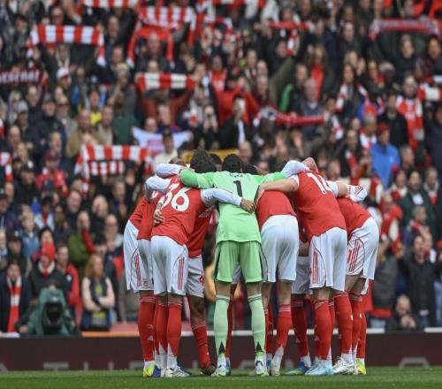 笑死個人！指望藍(lán)軍送大禮，自己卻先翻了船，槍手的英超冠軍懸了