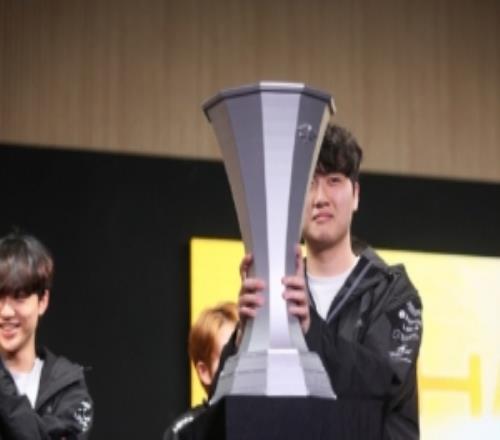 韓媒記者：BFX更換了對陣DNS的首發(fā)中單Daystar替換Vicla