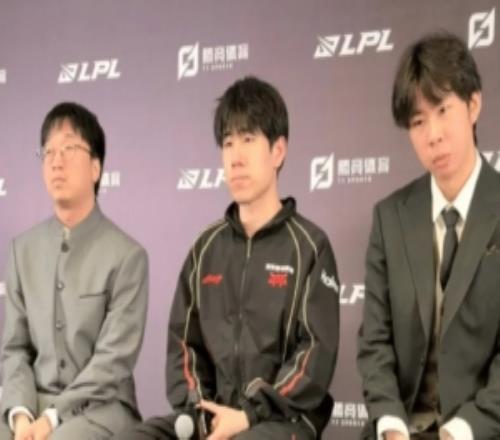 Tabe教練：今天對(duì)陣TES的比賽，能夠帶給我們很多積極的部分