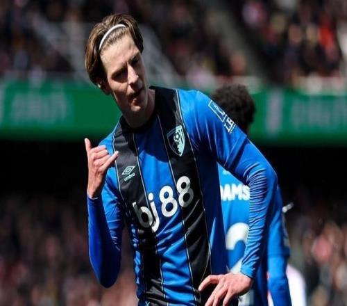 郵報(bào)記者：我六個(gè)月前就說過曼聯(lián)在關(guān)注伯恩茅斯中場(chǎng)斯科特