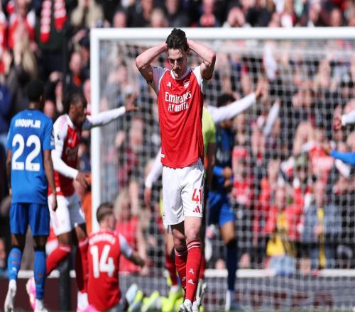 TA：目前阿森納看起來不像是一支能憑自己實(shí)力拿下冠軍的球隊(duì)