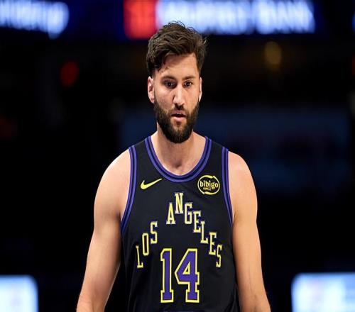 表現(xiàn)依然沒有任何的起色，湖人到底敢不敢裁掉這位替補(bǔ)中鋒