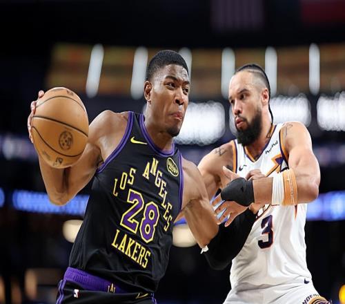 出手次數(shù)還是不多！湖人到現(xiàn)在還沒搞懂鋒線大將的正確使用方式