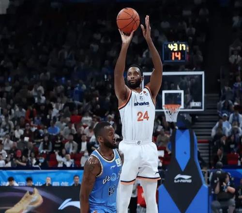 20投狂砍36分+9記三分！昔日超級(jí)外援大殺四方，上海沖冠再添砝碼