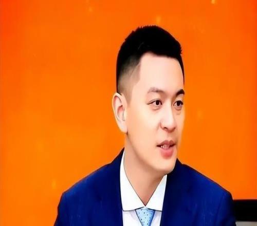 楊鳴:常規(guī)賽進尾聲爭冠球隊該顯現爭冠相,北京“時間緊任務重”