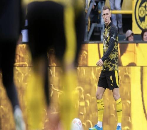 布克：施洛特貝克已向多特表達(dá)了忠誠，我對(duì)球迷噓他表示譴責(zé)