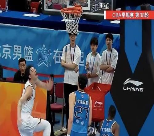 拒絕爆冷！上海豪取19連勝：弗格9三分轟36分，王哲林完勝周琦